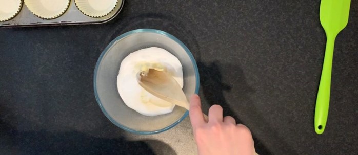 Mix together sugar and margarine